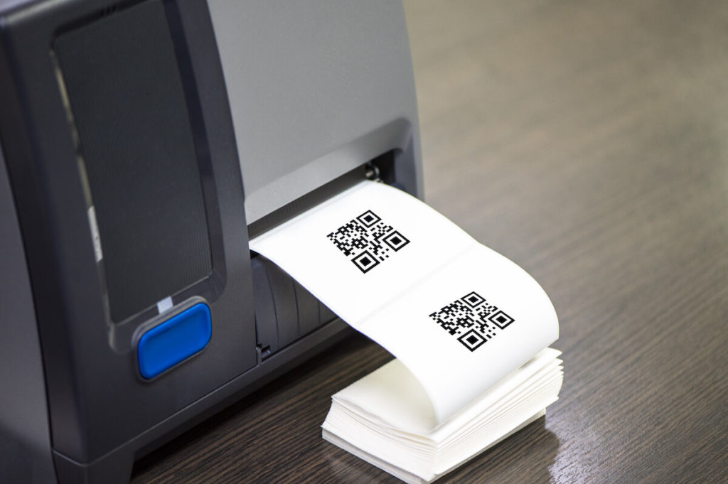 A robusztus megjelenésű ipari címkenyomtatókat jellemzi a gyors nyomtatási sebesség, ennek köszönhetően tud lépést tartani és kiszolgálni az igényeket.