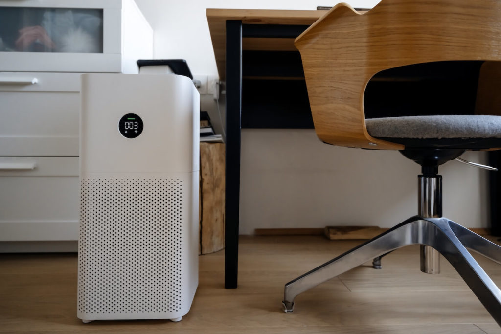 A levegő kiváló minősége légtisztító berendezés alkalmazásával biztosítható. Ezen készülék használata alapvetően minden háztartásban és irodában célszerű lenne.