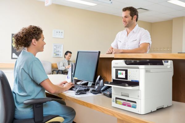 Az EM-C800RDWF alacsony energiafogyasztással működik, ezzel időt és pénzt takarít meg, miközben csökkenti a szükséges felhasználói beavatkozások számát.