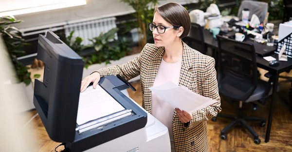 Tanulj meg mindent az ideális irodai környezet megteremtéséhez, amely elősegíti a koncentrációt és a hatékony munkavégzést. ​
